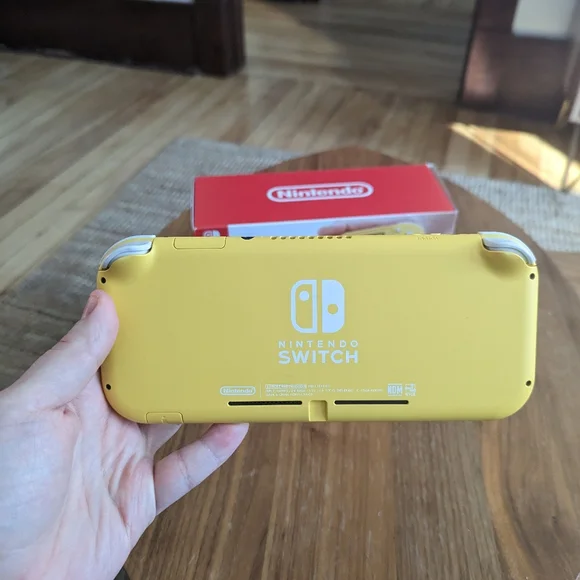 Nintendo switch lite - Picture 2 of 2